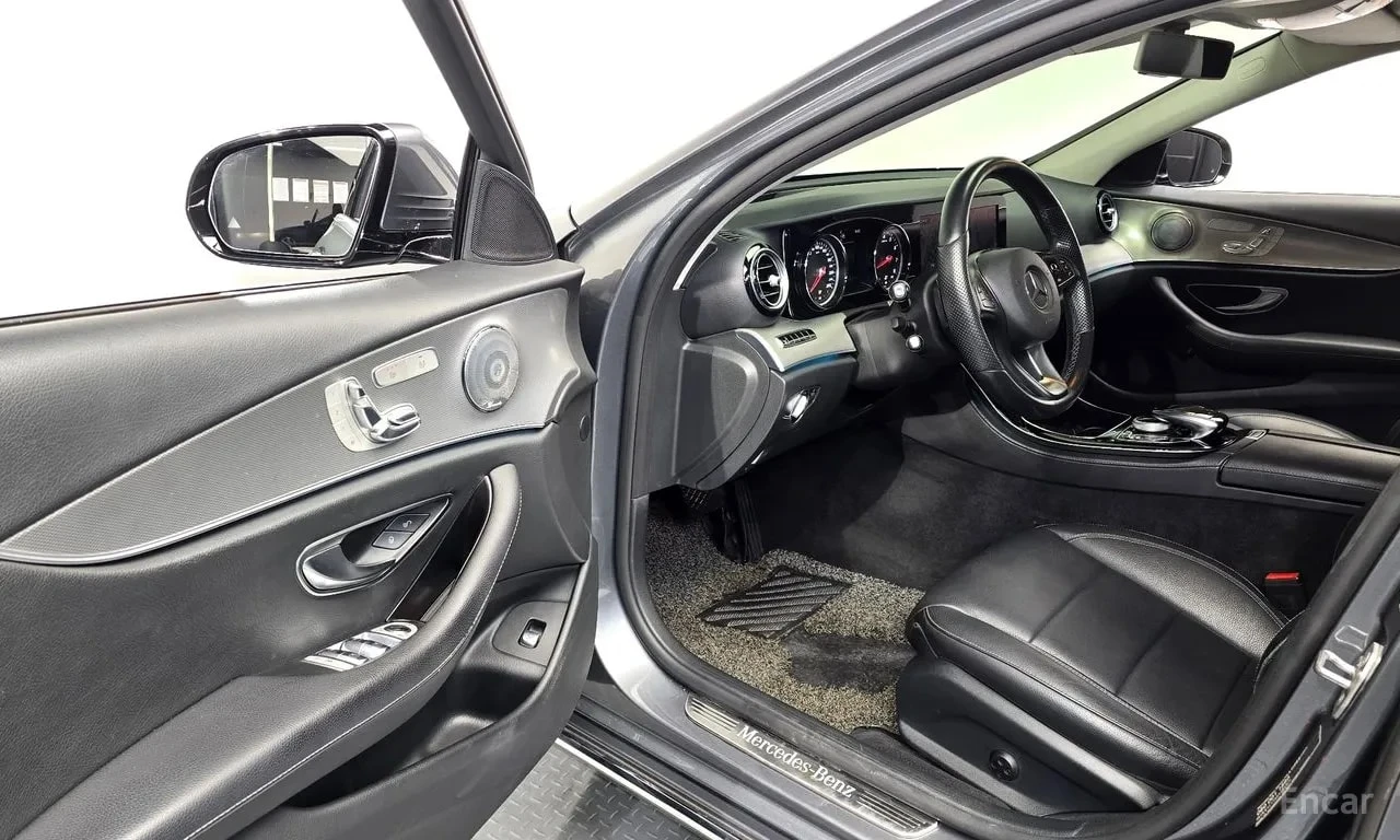 Mercedes-Benz E 200 200 Avantgarde* ПОДГРЕВ* ОБДУХВАНЕ* КАМЕРИ* , снимка 10 - Автомобили и джипове - 56005272