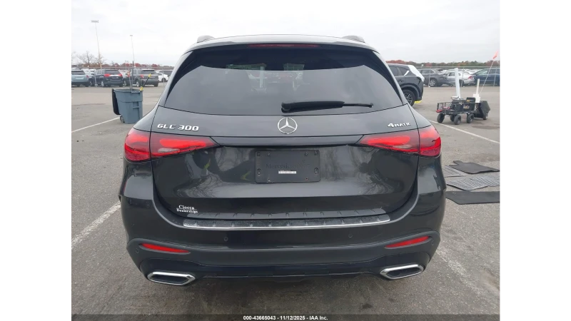 Mercedes-Benz GLC 300 4 MATIC, снимка 10 - Автомобили и джипове - 53127063