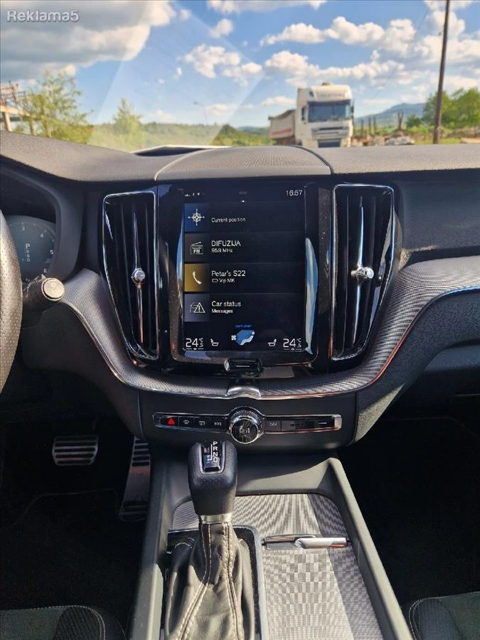 Volvo XC60 R LINE, снимка 3 - Автомобили и джипове - 52933577