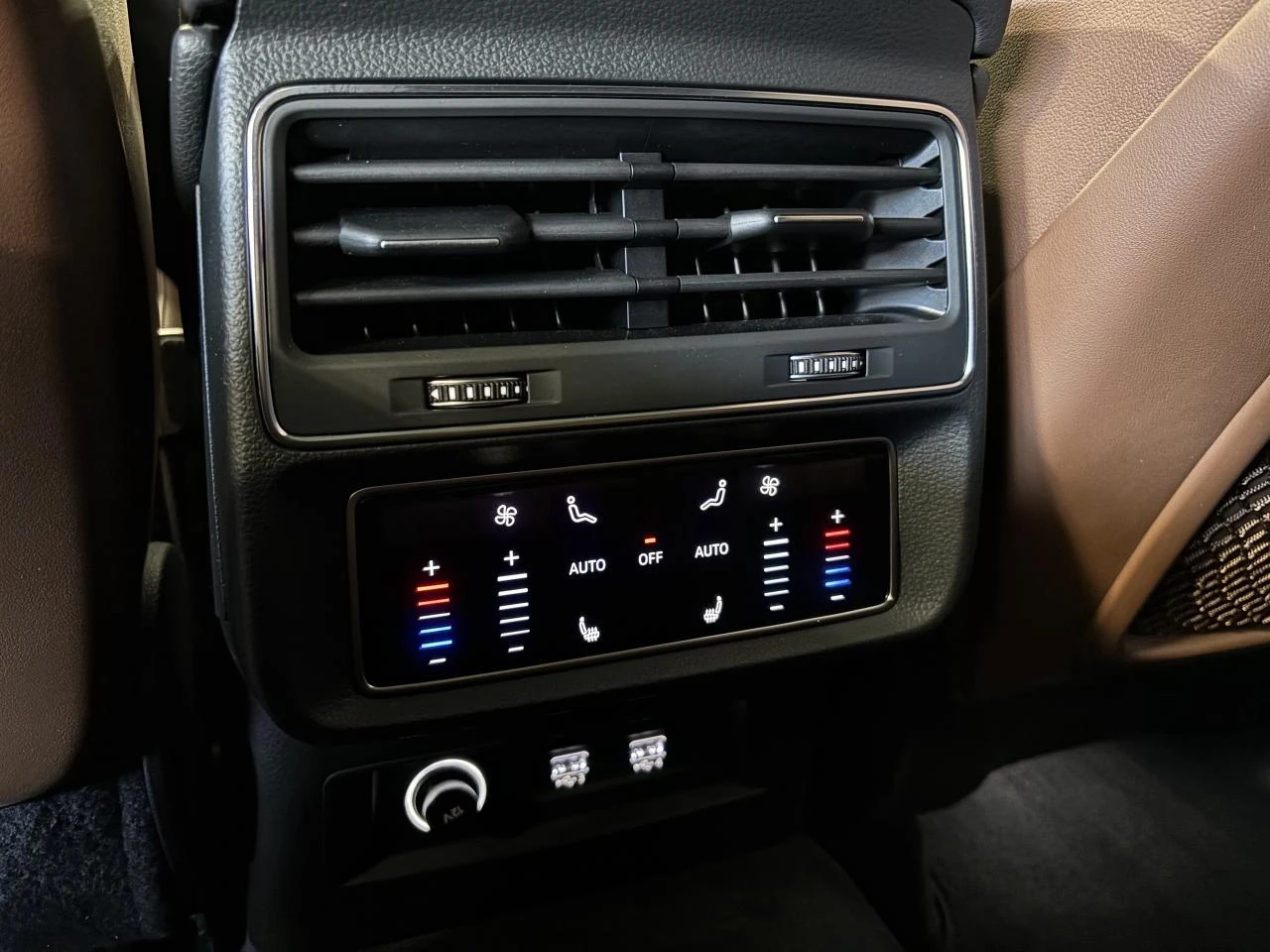 Audi Q8 TECHNIK* S-LINE* HEADUP* 360* B&0* PANO* AMBIENT*  | Mobile.bg   16