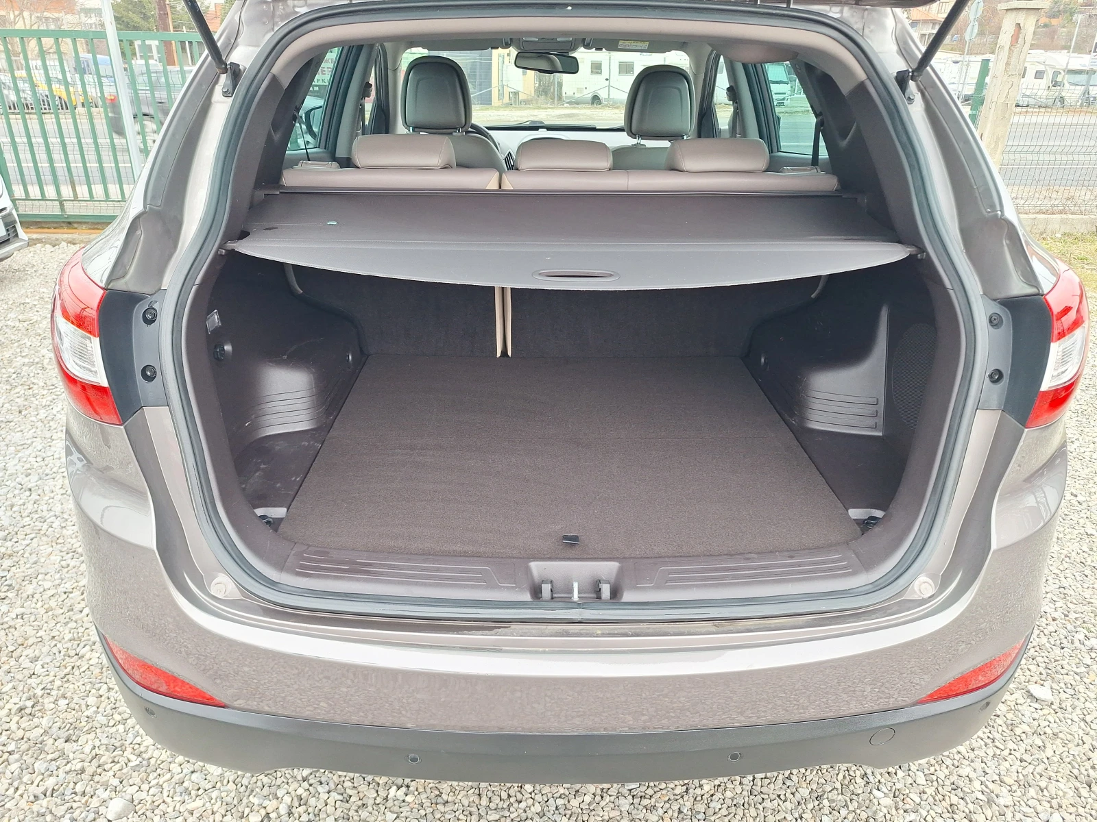 Hyundai IX35 2.0crdi 136ks 4x4 Face Koja Navi Full!, снимка 9 - Автомобили и джипове - 53961203