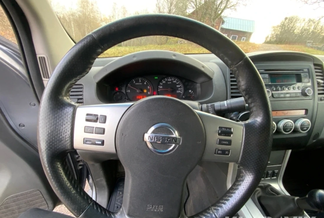 Nissan Navara Пикап , снимка 8 - Автомобили и джипове - 56084975