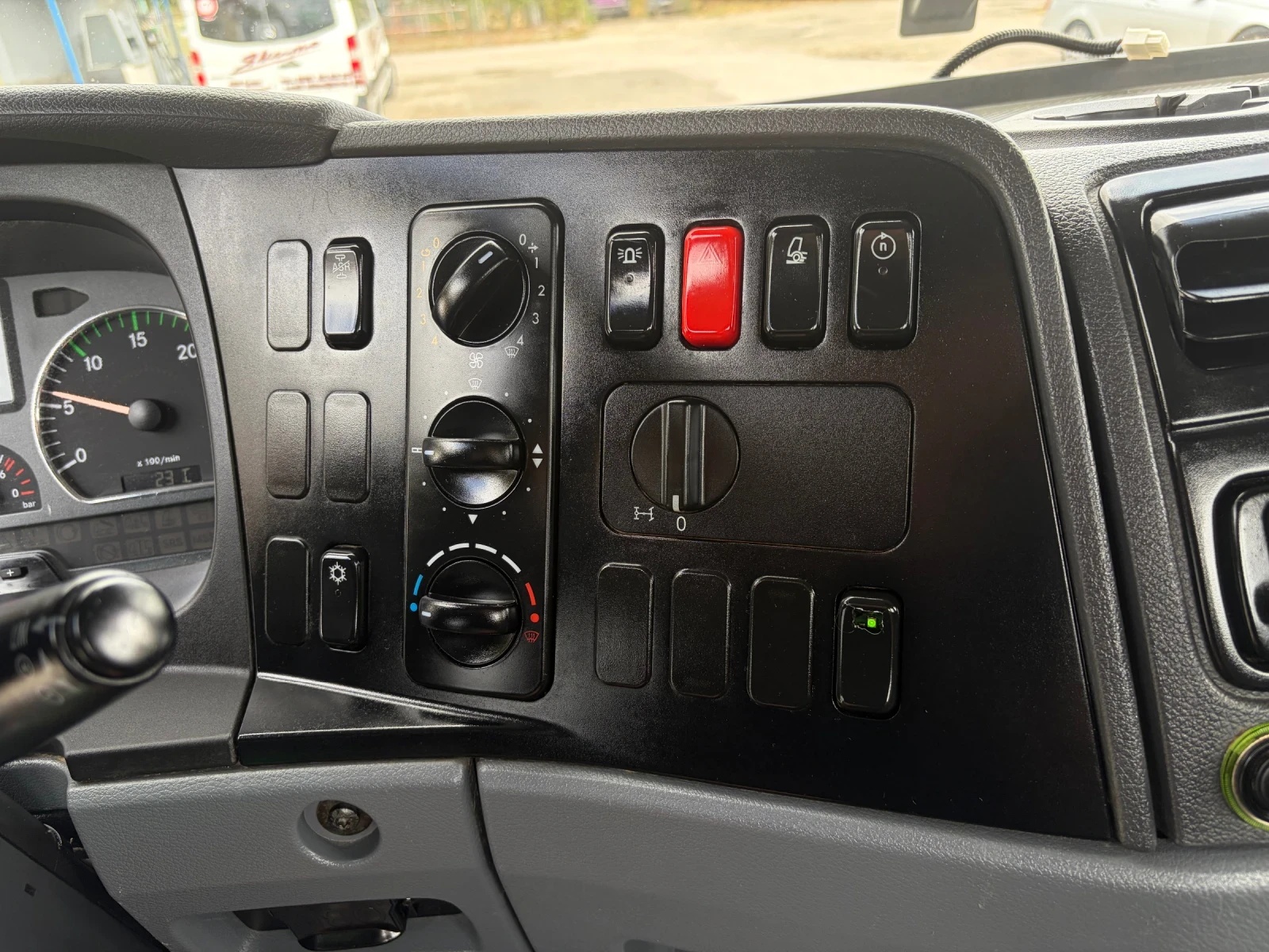 Mercedes-Benz Atego 818* Фекална цистерна* Като нов, снимка 12 - Камиони - 56083656