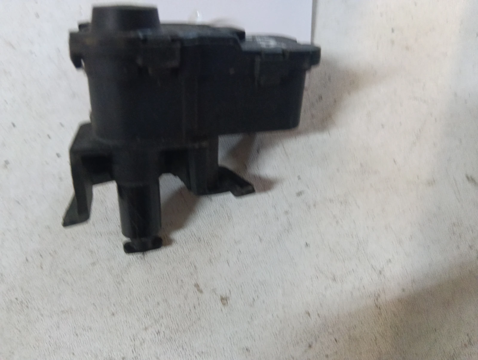 заключващ механизъм резервоар 7P0810773D Skoda Octavia