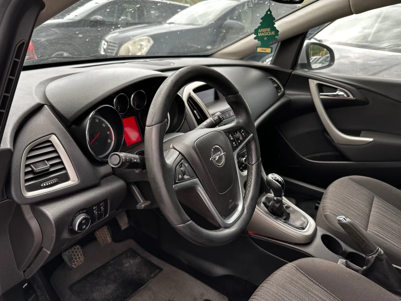 Opel Astra 1.4i EU5, снимка 9 - Автомобили и джипове - 47090134