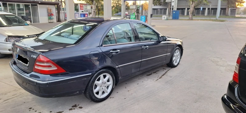 Mercedes-Benz C 220, снимка 4 - Автомобили и джипове - 48729458