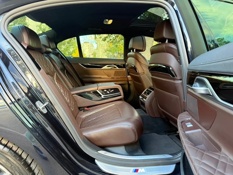 BMW 730 Head-up* M-Pack* Подг-Обдух* Завиващ заден мост* F, снимка 12 - Автомобили и джипове - 52010701