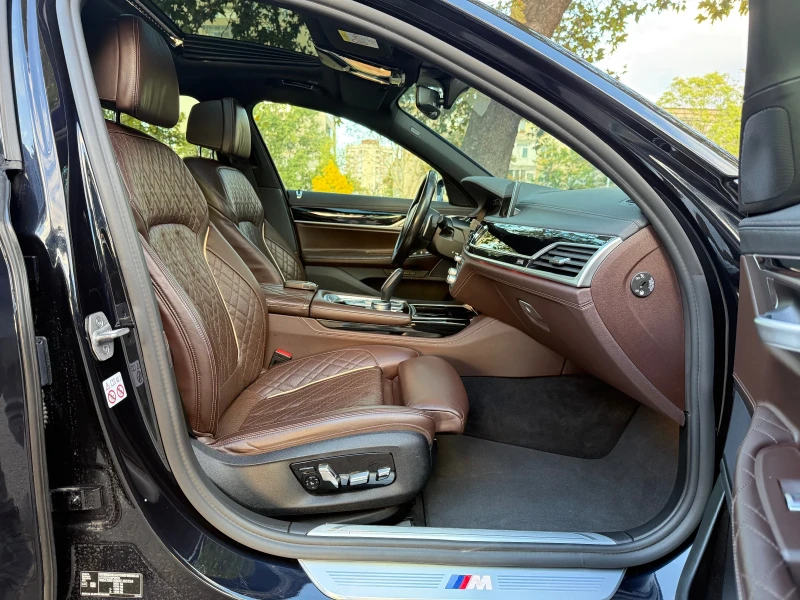 BMW 730 Head-up* M-Pack* Подг-Обдух* Завиващ заден мост* F, снимка 13 - Автомобили и джипове - 52010701