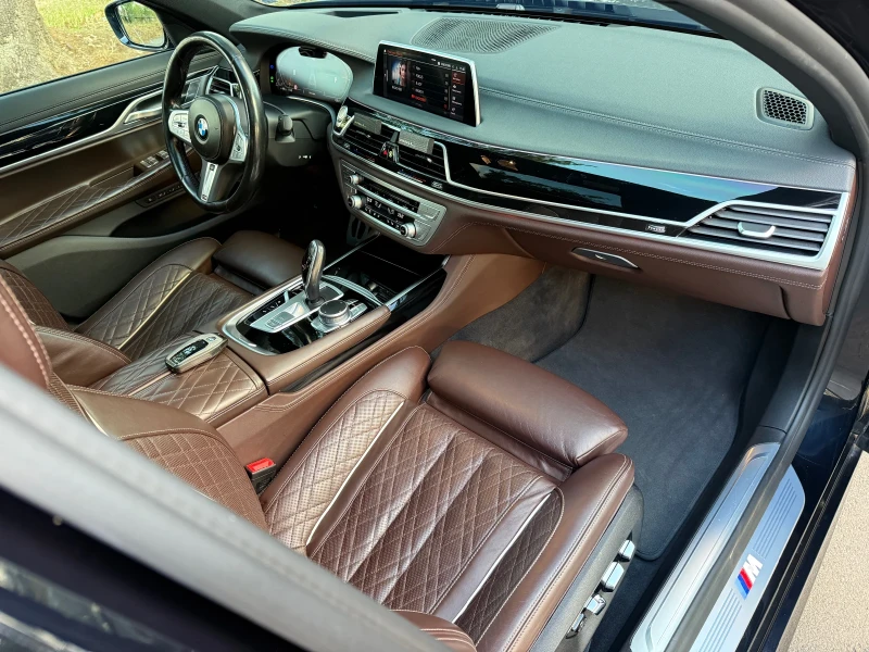 BMW 730 Head-up* M-Pack* Подг-Обдух* Завиващ заден мост* F, снимка 14 - Автомобили и джипове - 52010701