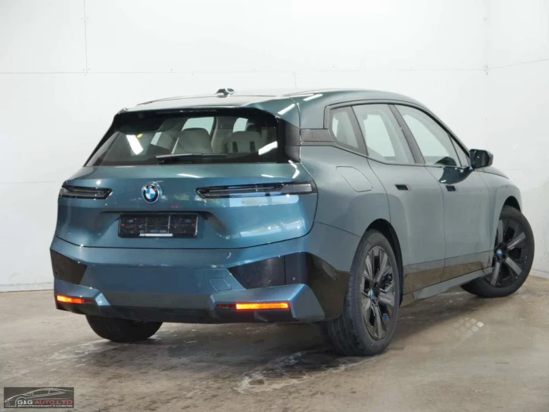BMW iX xDrive50/523HP/SPORT/360/AHK/H&K/ACC/NAVI/LED/495g, снимка 4 - Автомобили и джипове - 52170047