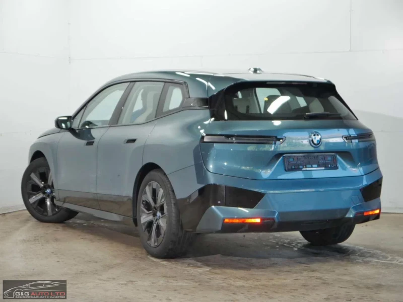 BMW iX xDrive50/523HP/SPORT/360/AHK/H&K/ACC/NAVI/LED/495g, снимка 2 - Автомобили и джипове - 52170047