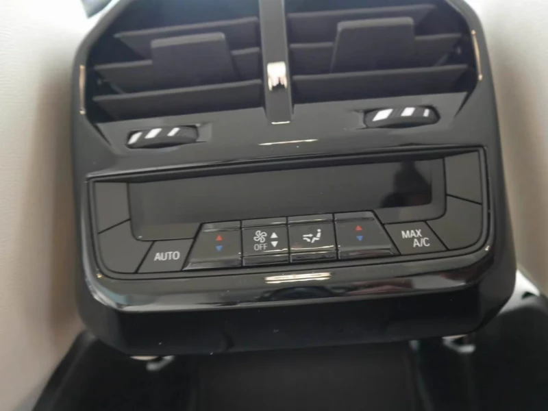 BMW iX xDrive50/523HP/SPORT/360/AHK/H&K/ACC/NAVI/LED/495g, снимка 9 - Автомобили и джипове - 52170047