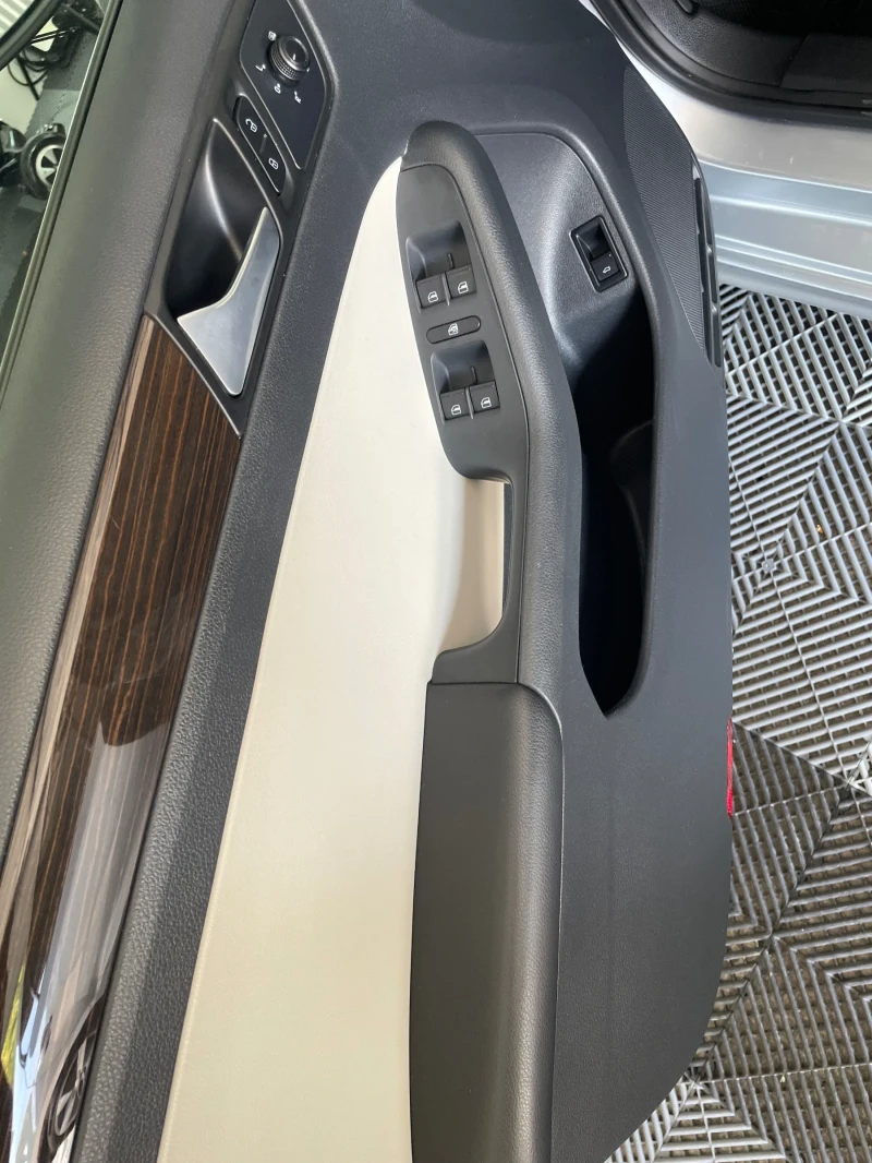 VW Jetta Facelift 2.0TDI EURO6, снимка 8 - Автомобили и джипове - 53200943