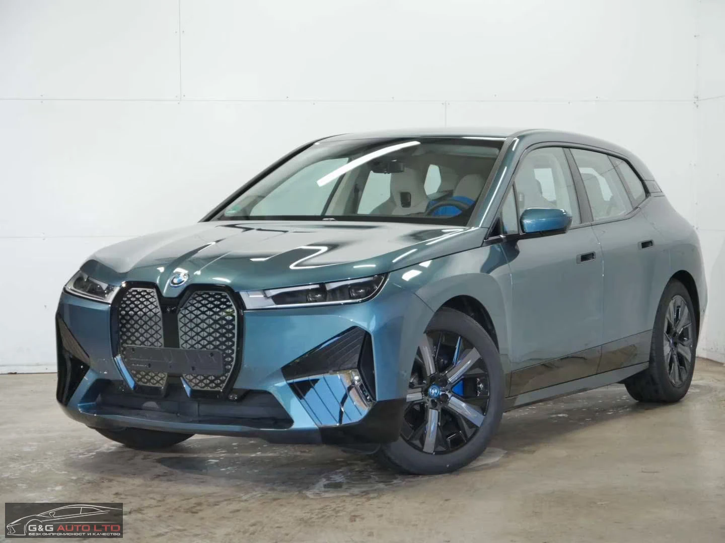 BMW iX xDrive50/523HP/SPORT/360/AHK/H&K/ACC/NAVI/LED/495g, снимка 1