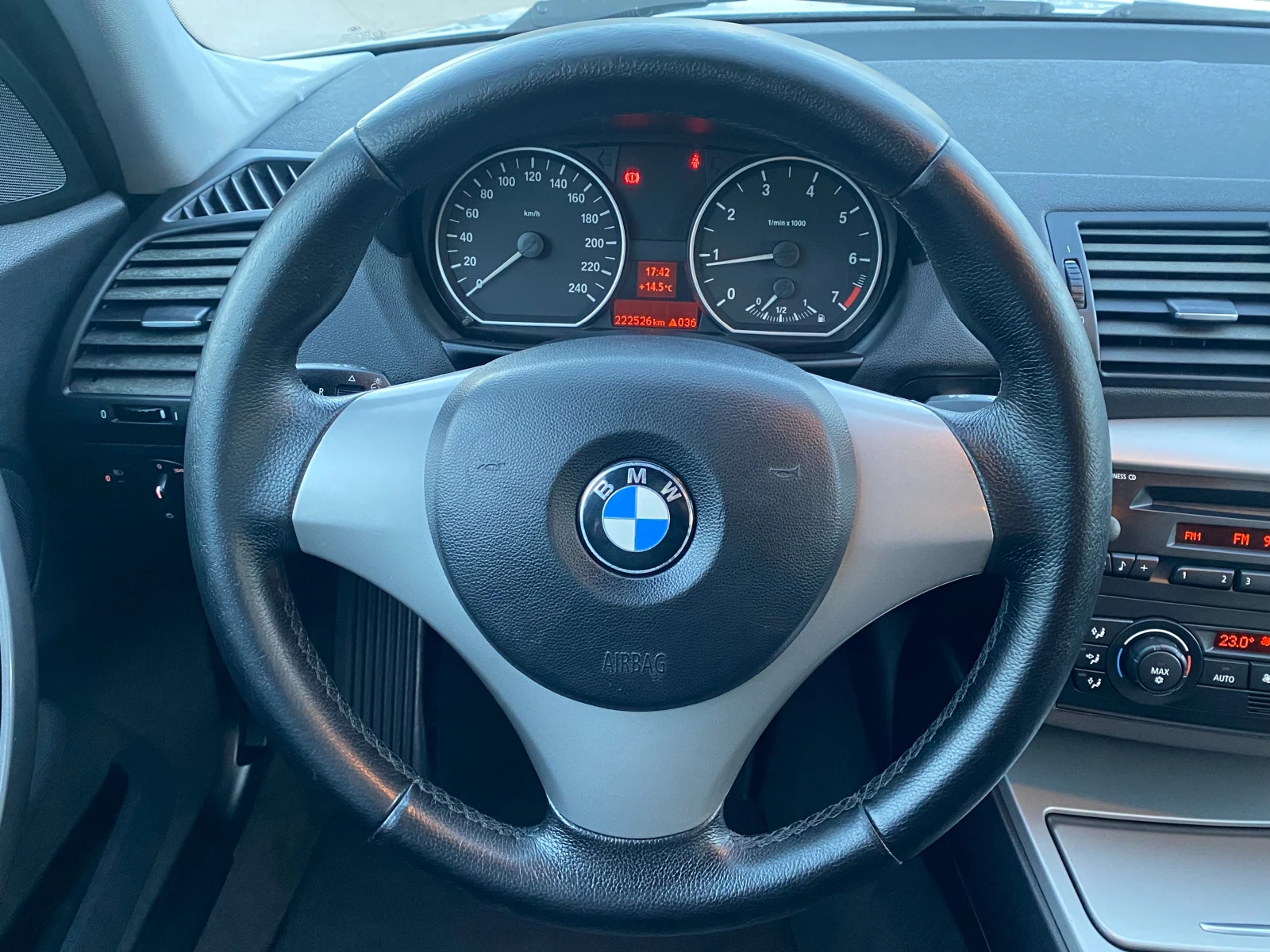 BMW 116 1.6i-115k.s-EURO4-2007g-6ск.-КЛИМАТРОНИК - изображение 10