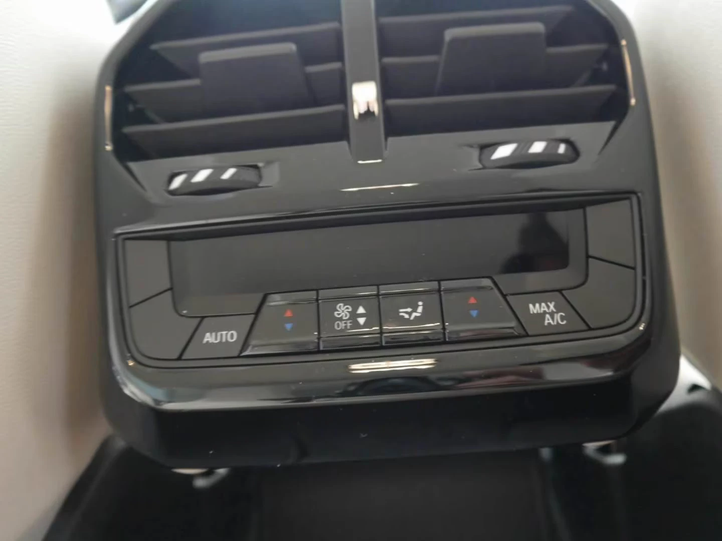 BMW iX xDrive50/523HP/SPORT/360/AHK/H&K/ACC/NAVI/LED/495g - изображение 9