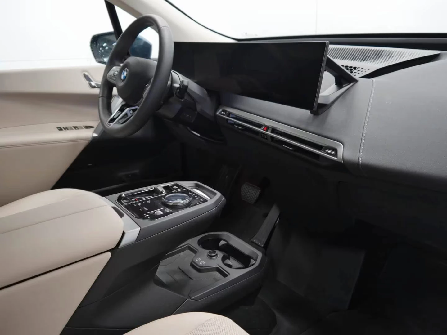 BMW iX xDrive50/523HP/SPORT/360/AHK/H&K/ACC/NAVI/LED/495g - изображение 8