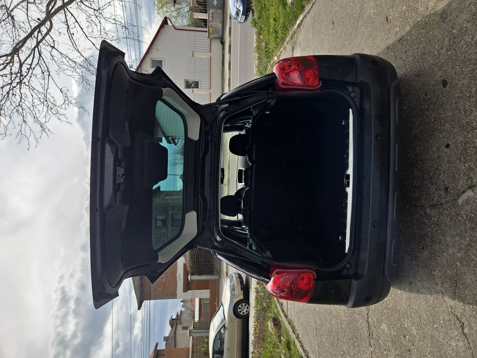 Peugeot 207, снимка 12 - Автомобили и джипове - 53900981