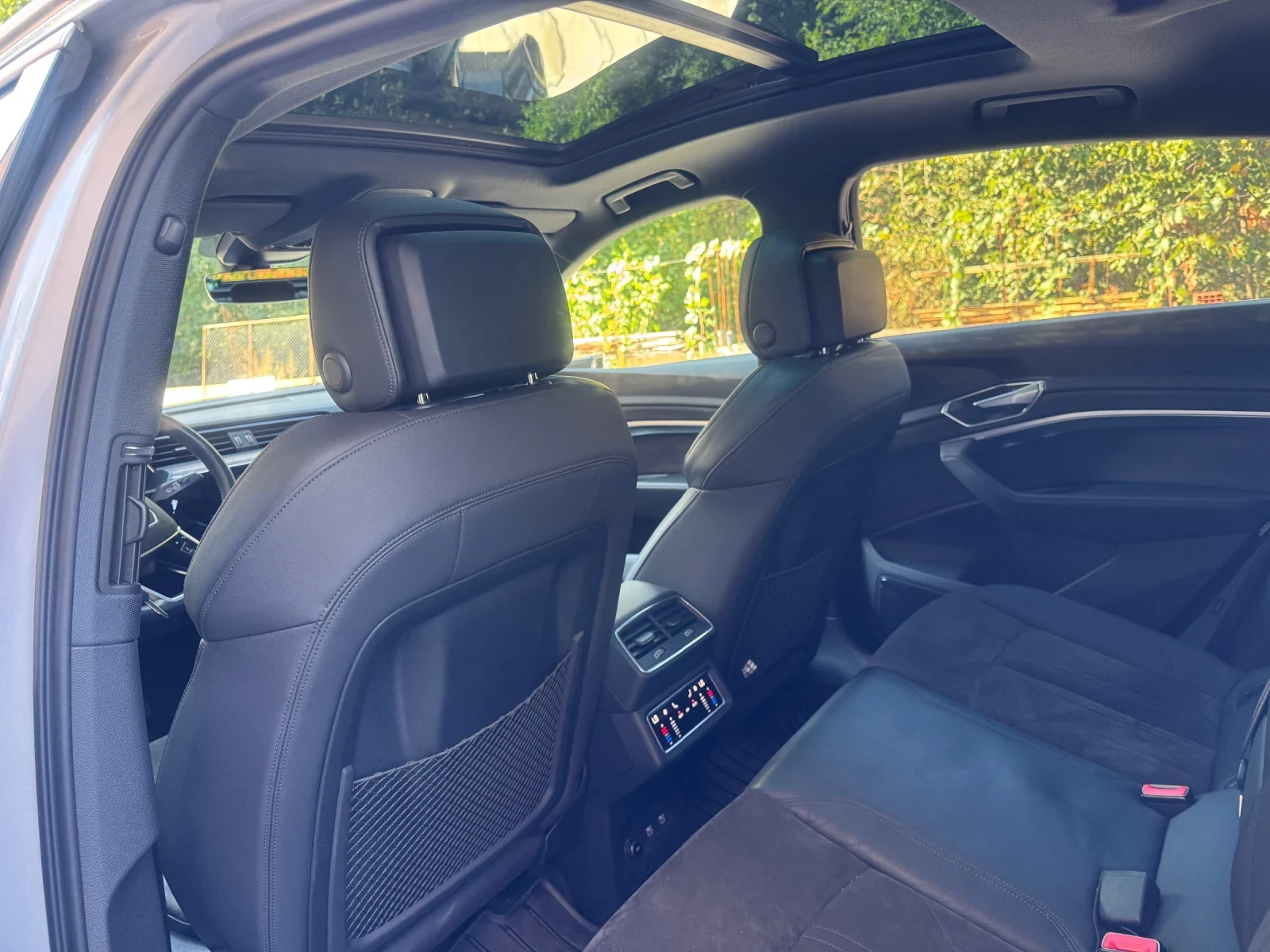 Audi E-Tron Audi E-Tron Quattro  95Kwh. Sportback. S-Line, снимка 10 - Автомобили и джипове - 53969511