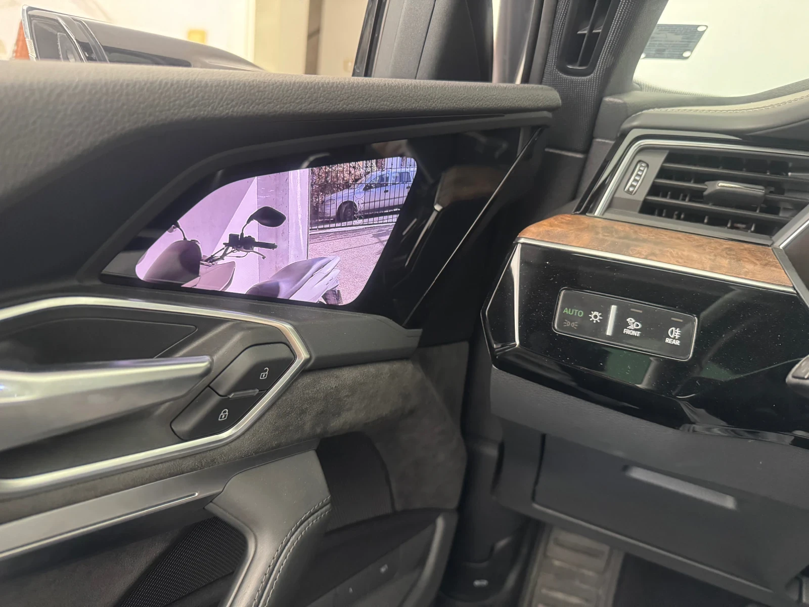 Audi E-Tron Audi E-Tron Quattro  95Kwh. Sportback. S-Line, снимка 12 - Автомобили и джипове - 53969511