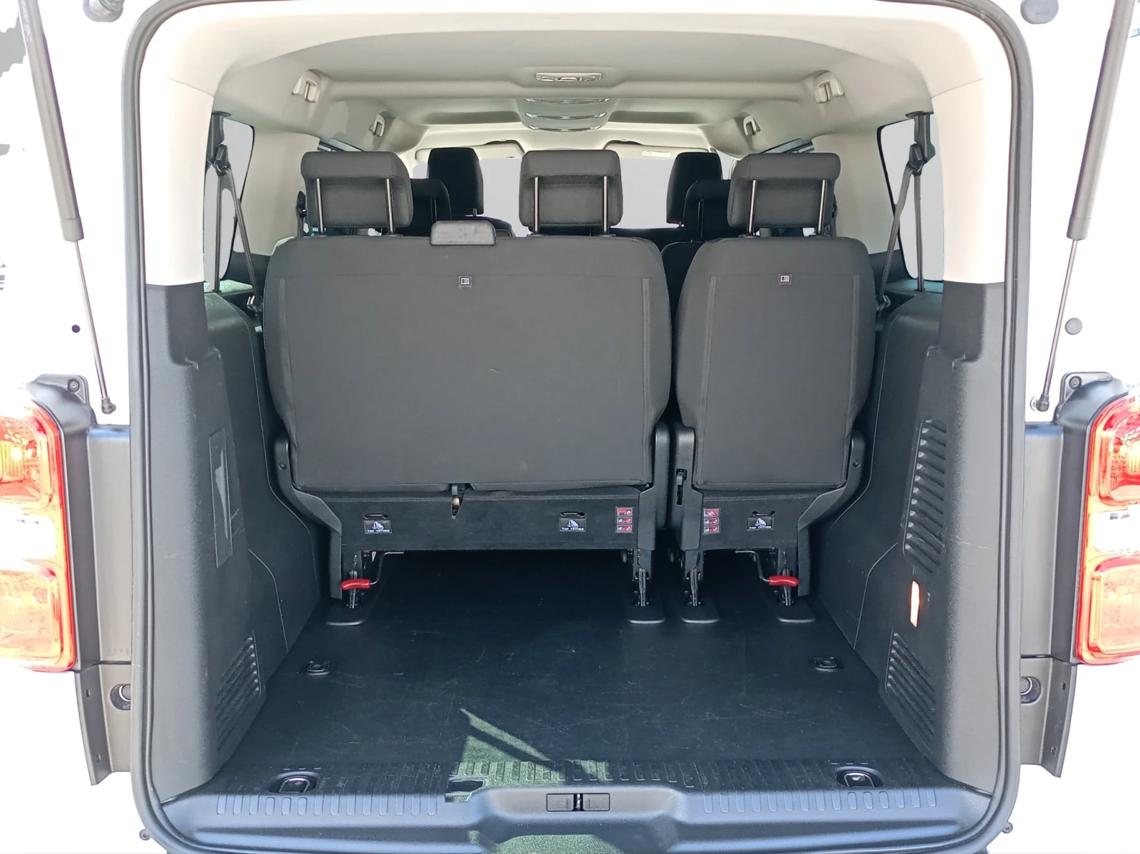 Opel Zafira LIFE 2.0 Diesel 177к.с. AT8, 8+ 1 места, снимка 14 - Автомобили и джипове - 53972831