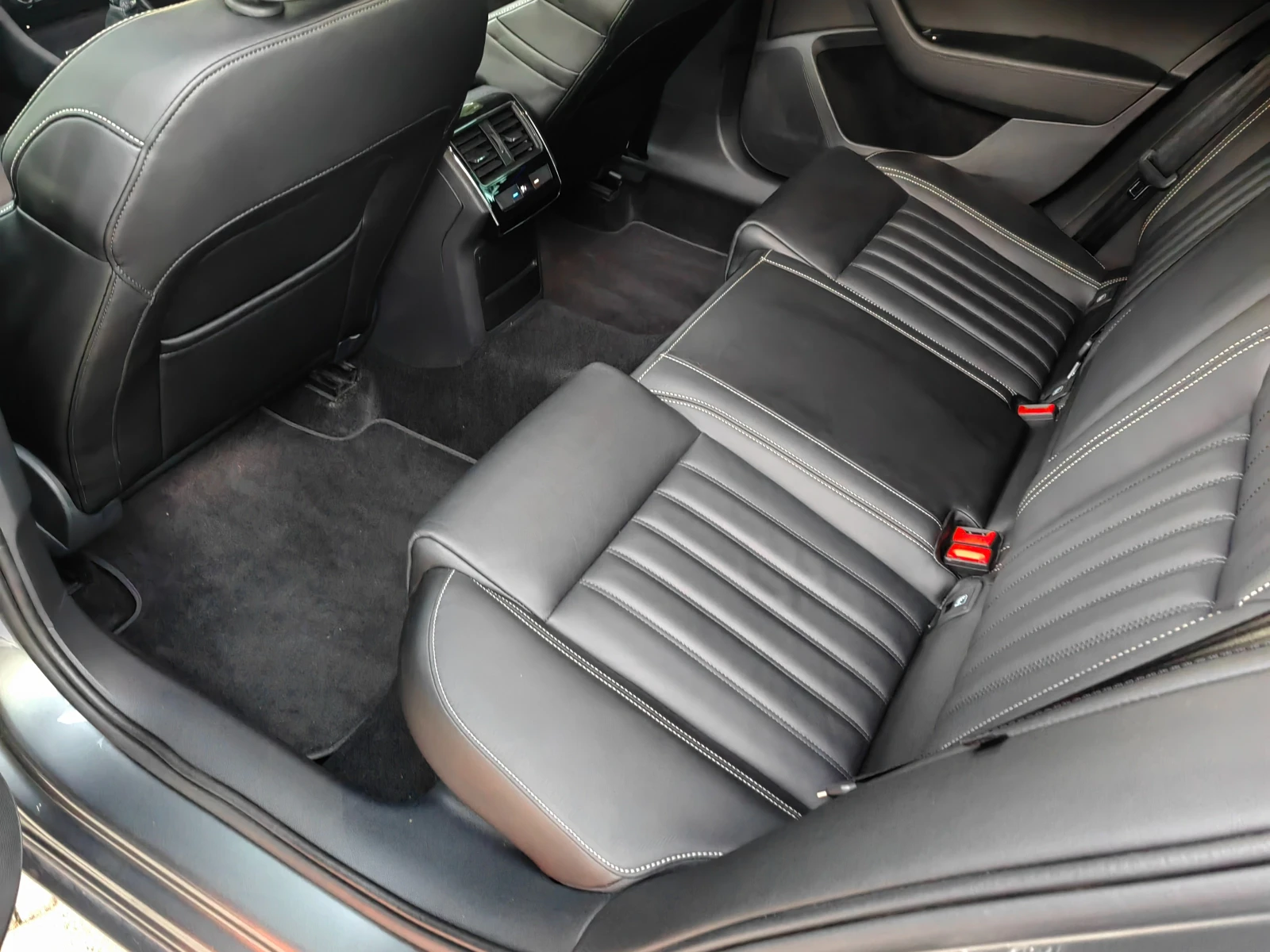 Skoda Superb 2.0TDI 39000km, снимка 12 - Автомобили и джипове - 56266831