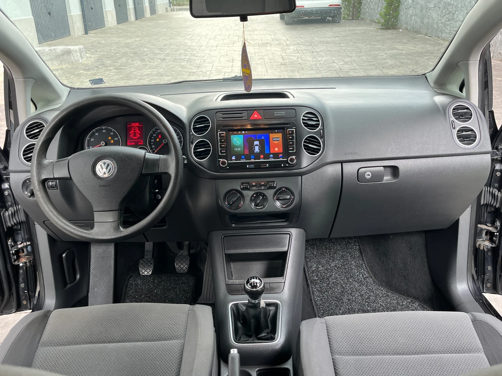 VW Golf Plus 2.0FSI/150/6/СКОРОСТА/2006/ГОДИНА!, снимка 11 - Автомобили и джипове - 55315171