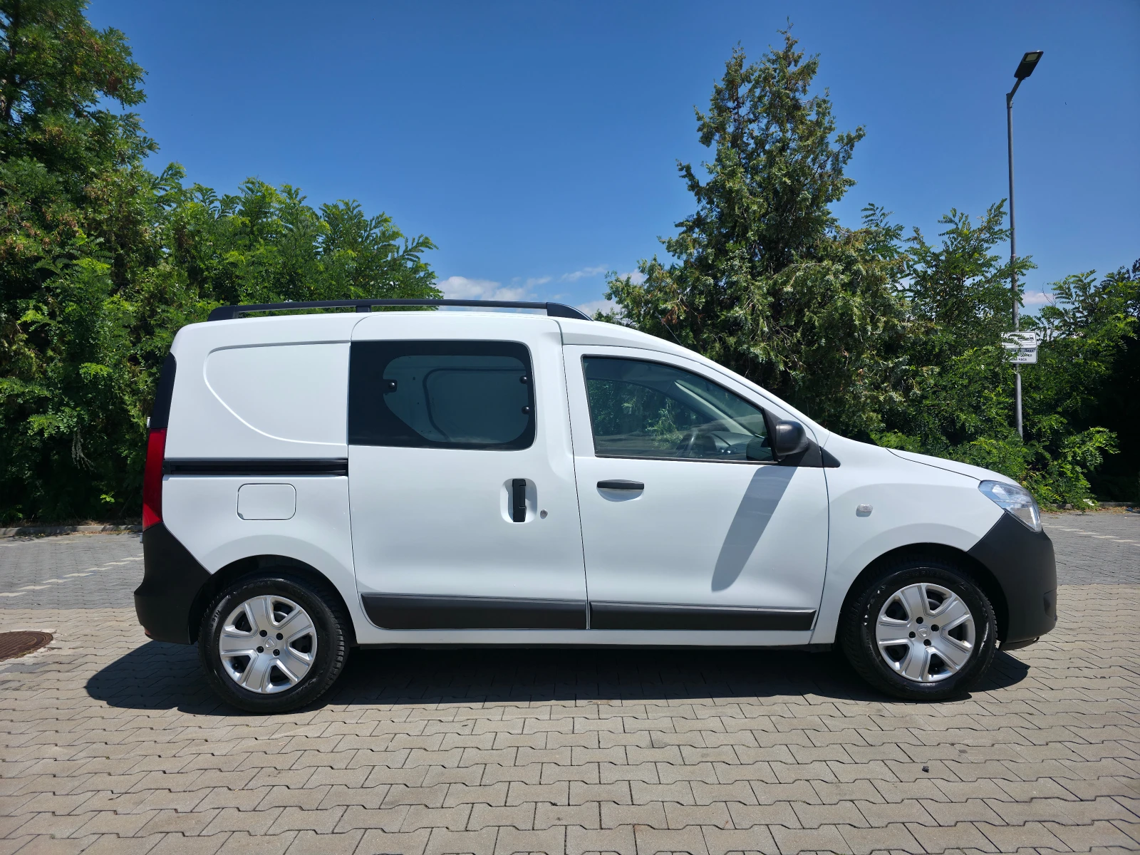 Dacia Dokker 1.5dci 95ps EURO6, снимка 8 - Автомобили и джипове - 55465936