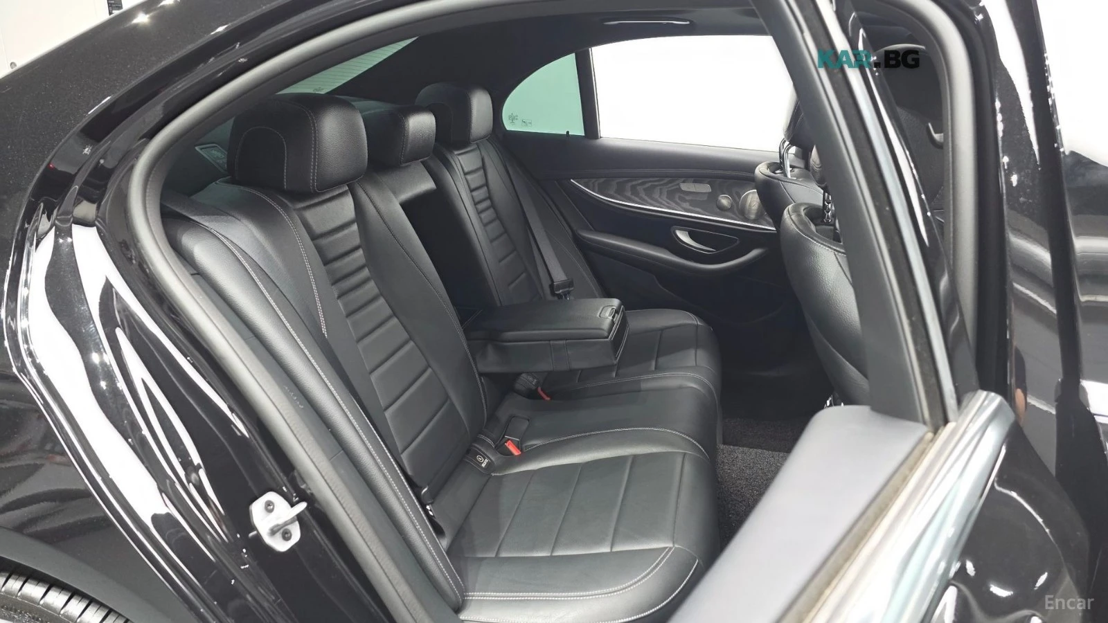 Mercedes-Benz E 350 4MATIC/AMG-LINE/DRIVE-ASSISTS/SUNROOF, снимка 11 - Автомобили и джипове - 55751514