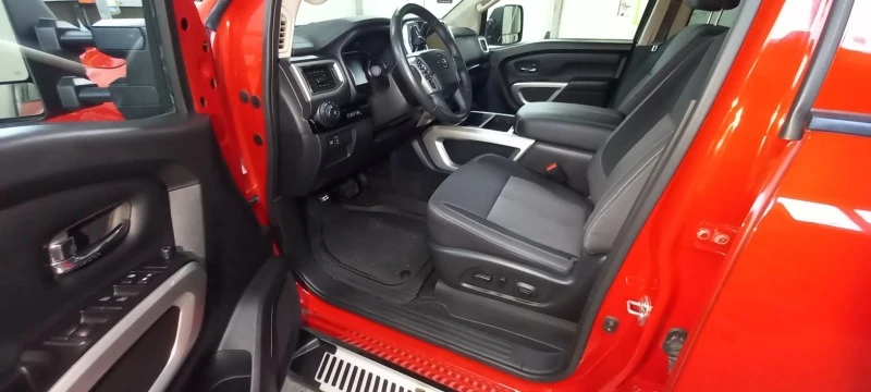 Nissan Titan crew cab 5.6L  V8  SV 4x4, снимка 3 - Автомобили и джипове - 49585946