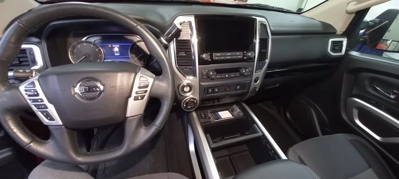 Nissan Titan crew cab 5.6L  V8  SV 4x4, снимка 11 - Автомобили и джипове - 49585946