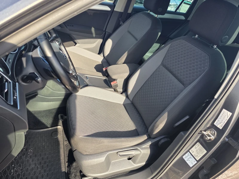 VW Tiguan 2.0 TDI AUTOMAT 4X4 , снимка 9 - Автомобили и джипове - 51232334