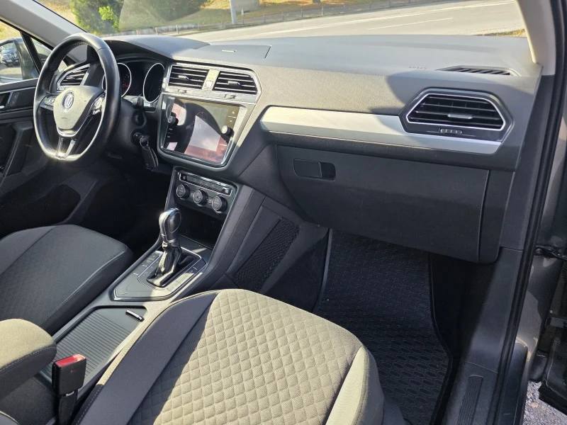 VW Tiguan 2.0 TDI AUTOMAT 4X4 , снимка 11 - Автомобили и джипове - 51232334
