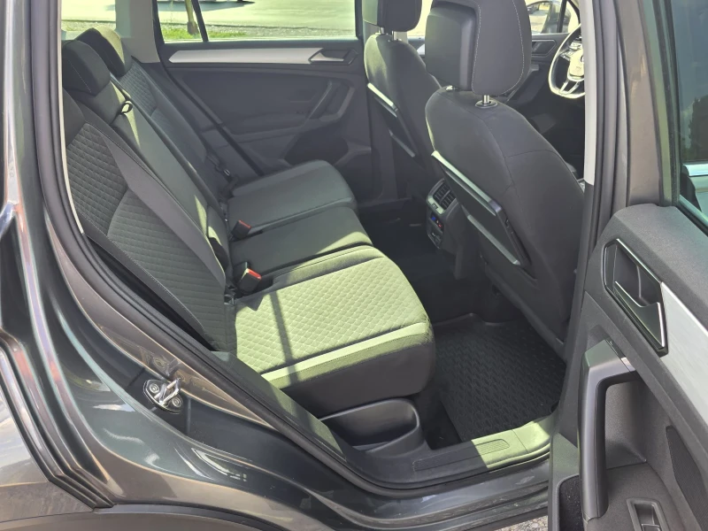 VW Tiguan 2.0 TDI AUTOMAT 4X4 , снимка 12 - Автомобили и джипове - 51232334
