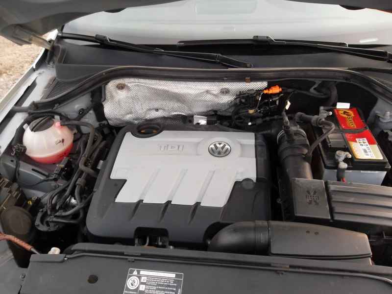 VW Tiguan 4X4 2.0TDI, снимка 14 - Автомобили и джипове - 53011233
