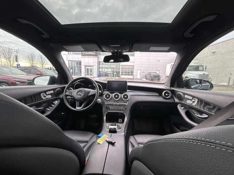 Mercedes-Benz GLC 300 AMG Sport Pack CARFAX АВТО КРЕДИТ , снимка 13 - Автомобили и джипове - 53249369