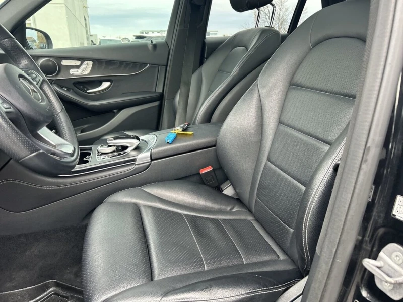 Mercedes-Benz GLC 300 AMG Sport Pack CARFAX АВТО КРЕДИТ , снимка 7 - Автомобили и джипове - 53249369