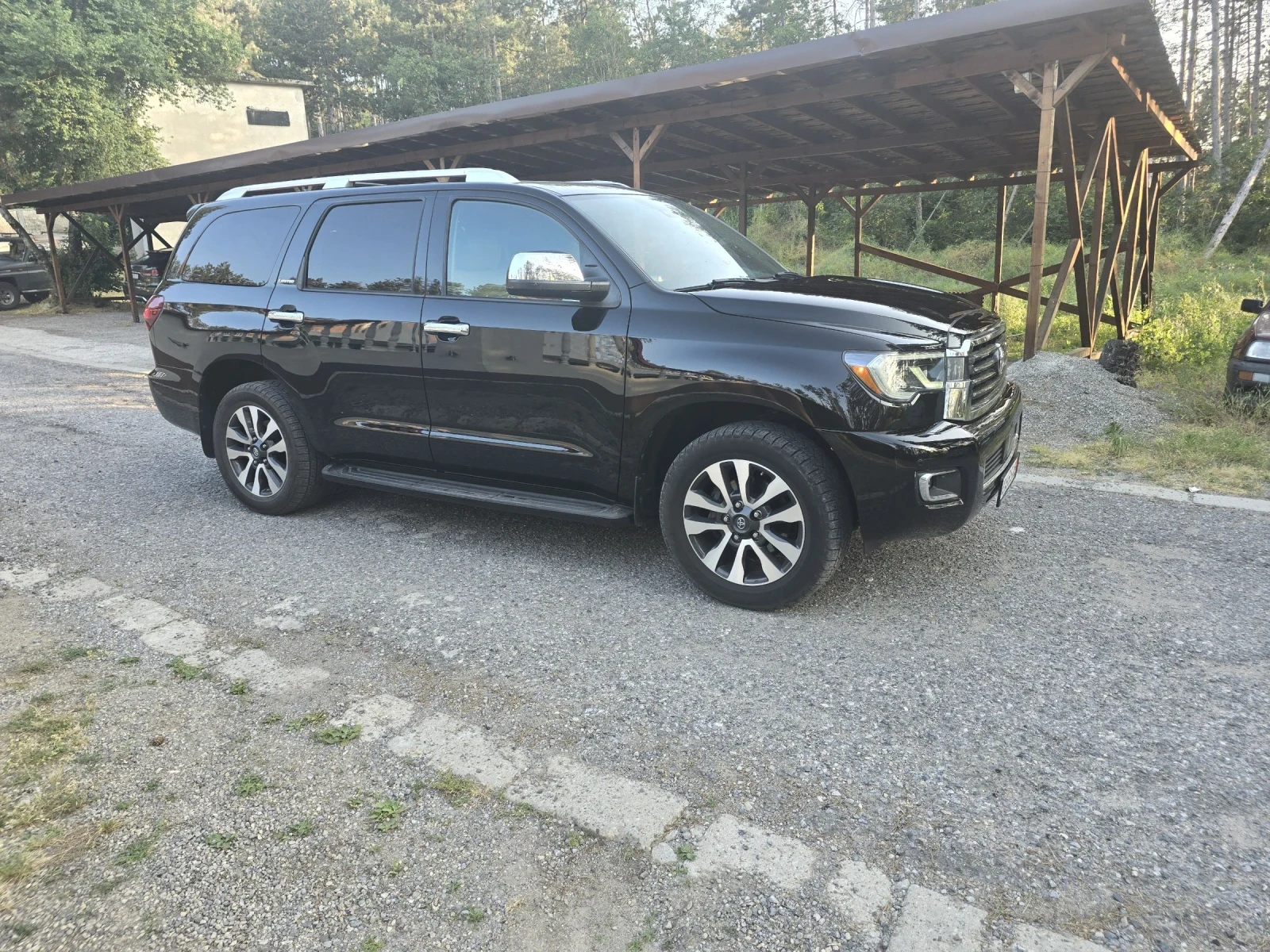 Toyota Sequoia 5.7 4x4 Limited - изображение 3