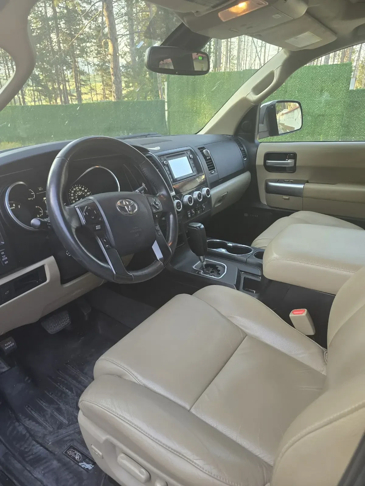 Toyota Sequoia 5.7 4x4 Limited - изображение 8