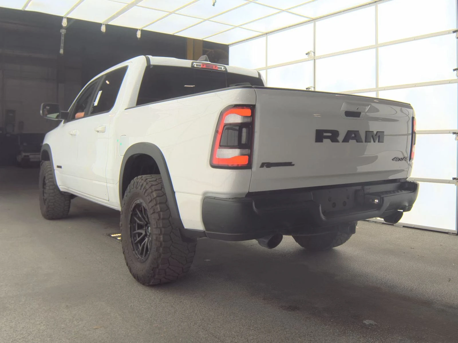 Dodge RAM 1500 Rebel 5.7 HEMI - изображение 6