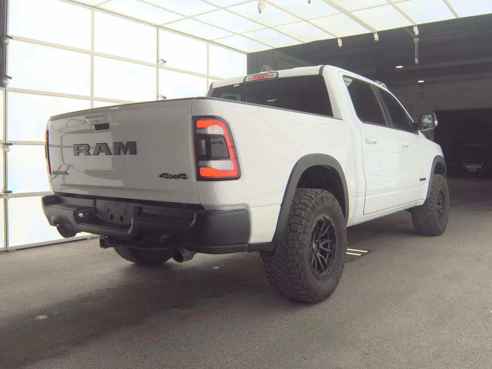 Dodge RAM 1500 Rebel 5.7 HEMI - изображение 4