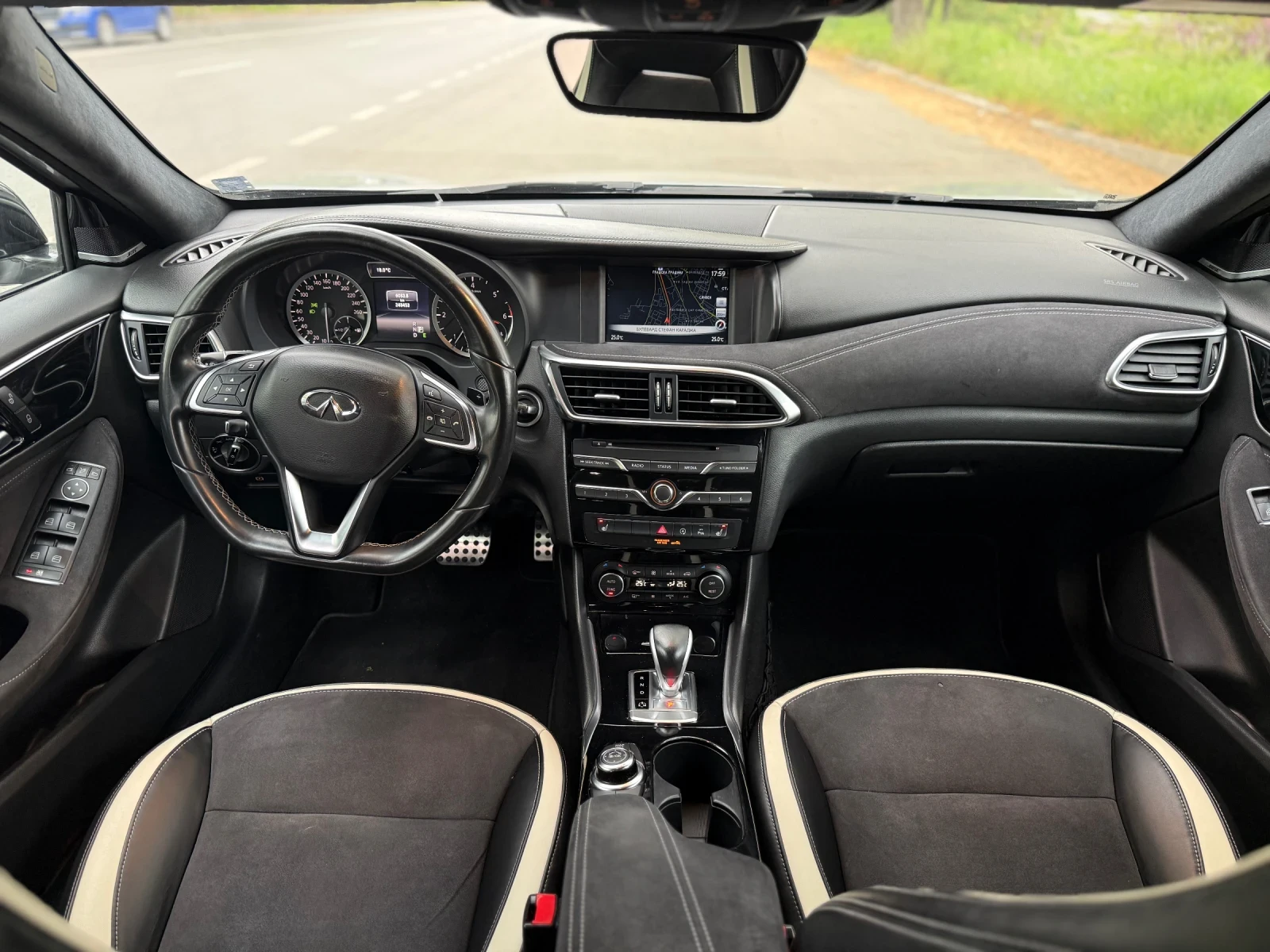 Infiniti Q30 Q30S\Bose\Alcantara\Panorama\Podgrev, снимка 8 - Автомобили и джипове - 54416462