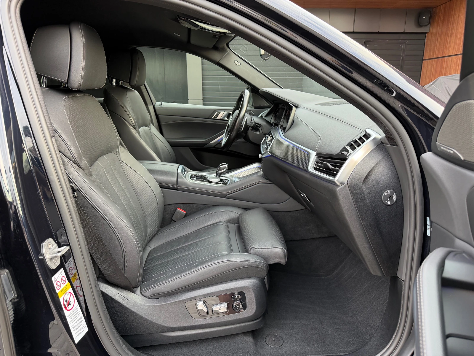 BMW X6 30d M-pack * LASER* AIR* OBDUH* DISTR* KeyLess* Ca, снимка 12 - Автомобили и джипове - 54887825