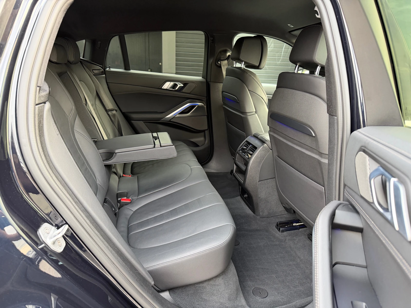 BMW X6 30d M-pack * LASER* AIR* OBDUH* DISTR* KeyLess* Ca, снимка 14 - Автомобили и джипове - 54887825