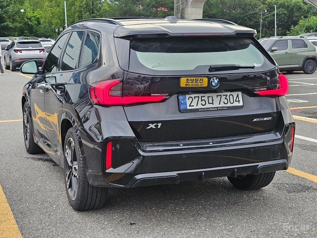 BMW X1 20i* M* SPORT* HARMON* KARDON* 360КАМЕРА* LANE* AS, снимка 4 - Автомобили и джипове - 55243302