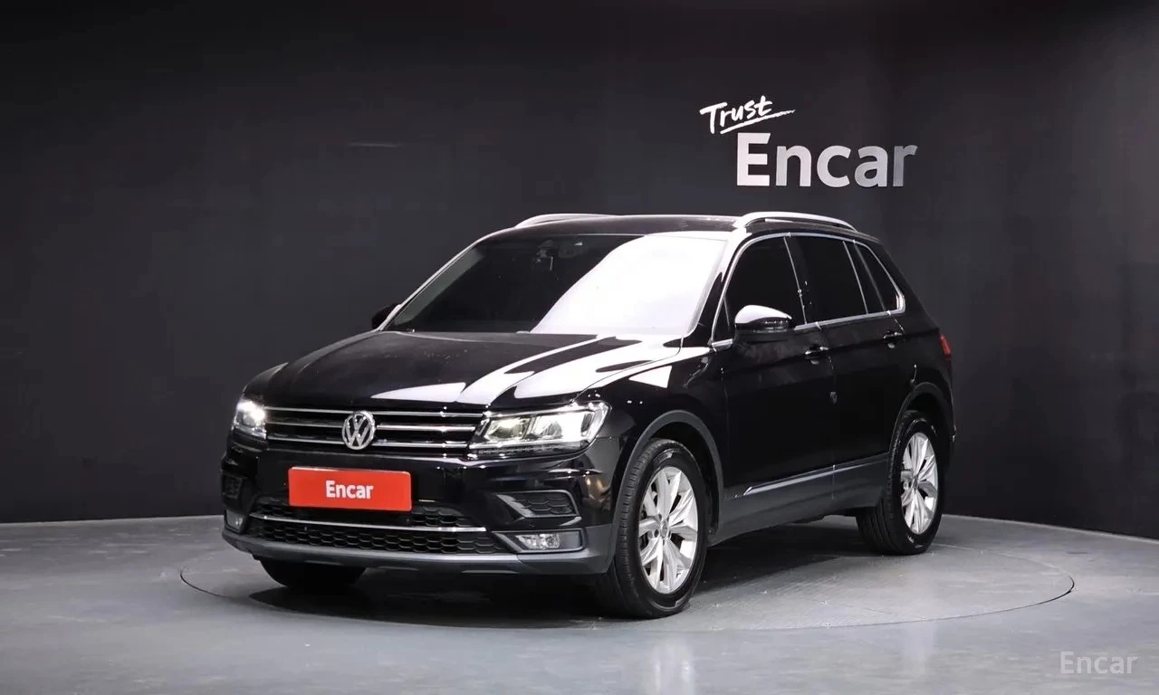 VW Tiguan 2.0 TDI Premium | Адаптивен круиз | Камера | 