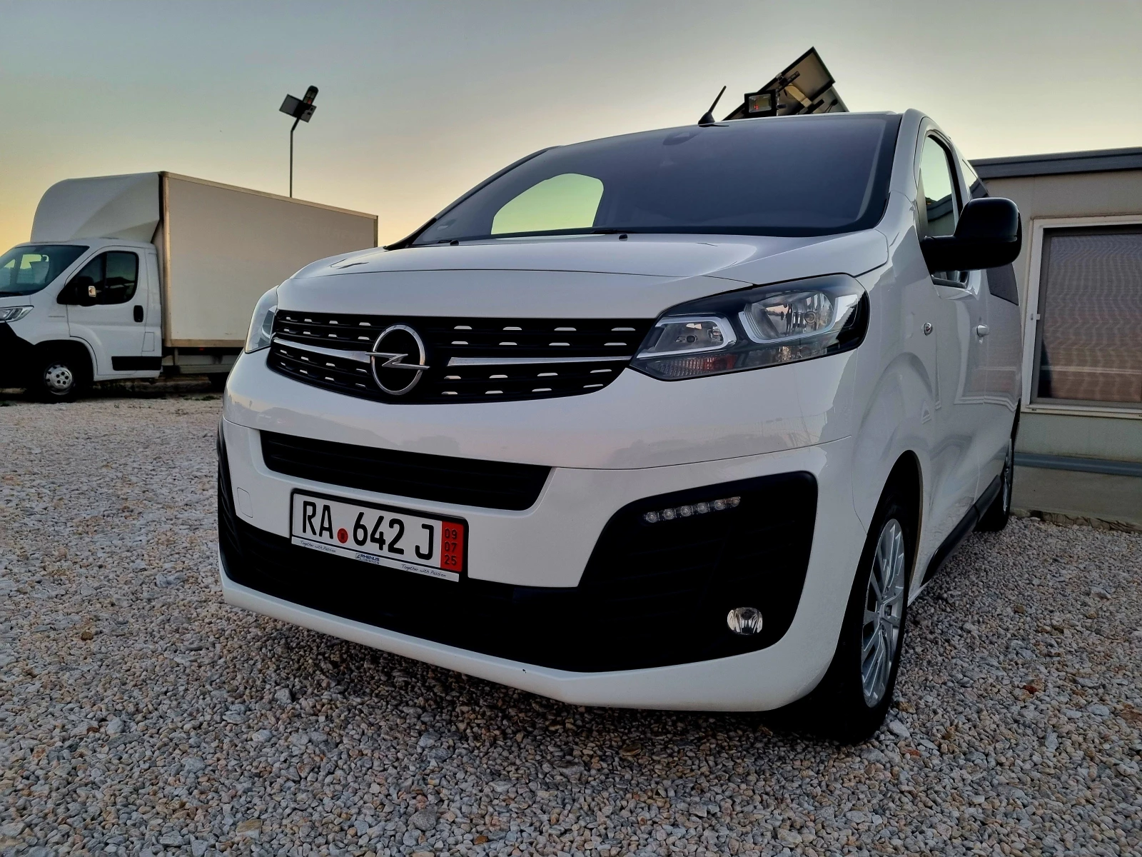 Opel Vivaro Zafira Lifee 7+ 1\ 2.0 D 150ks. Evro 6 - изображение 2