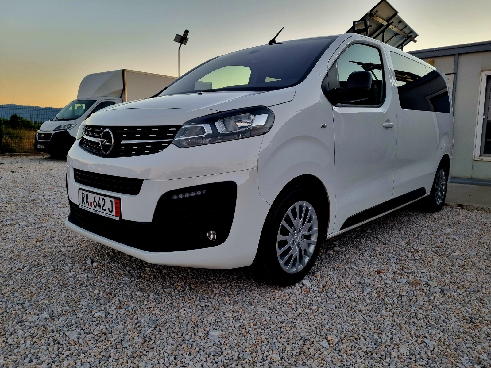 Opel Vivaro Zafira Lifee 7+ 1\ 2.0 D 150ks. Evro 6 | Mobile.bg   1