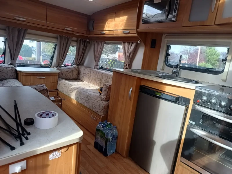 Каравана Други Lunar cosmos 462, снимка 6 - Каравани и кемпери - 53037357