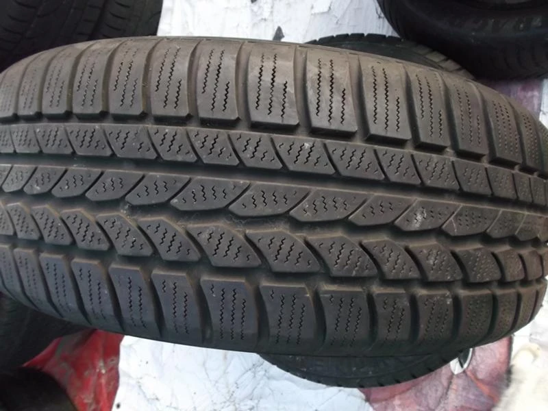 Гуми Зимни 215/60R17, снимка 1 - Гуми и джанти - 8930706